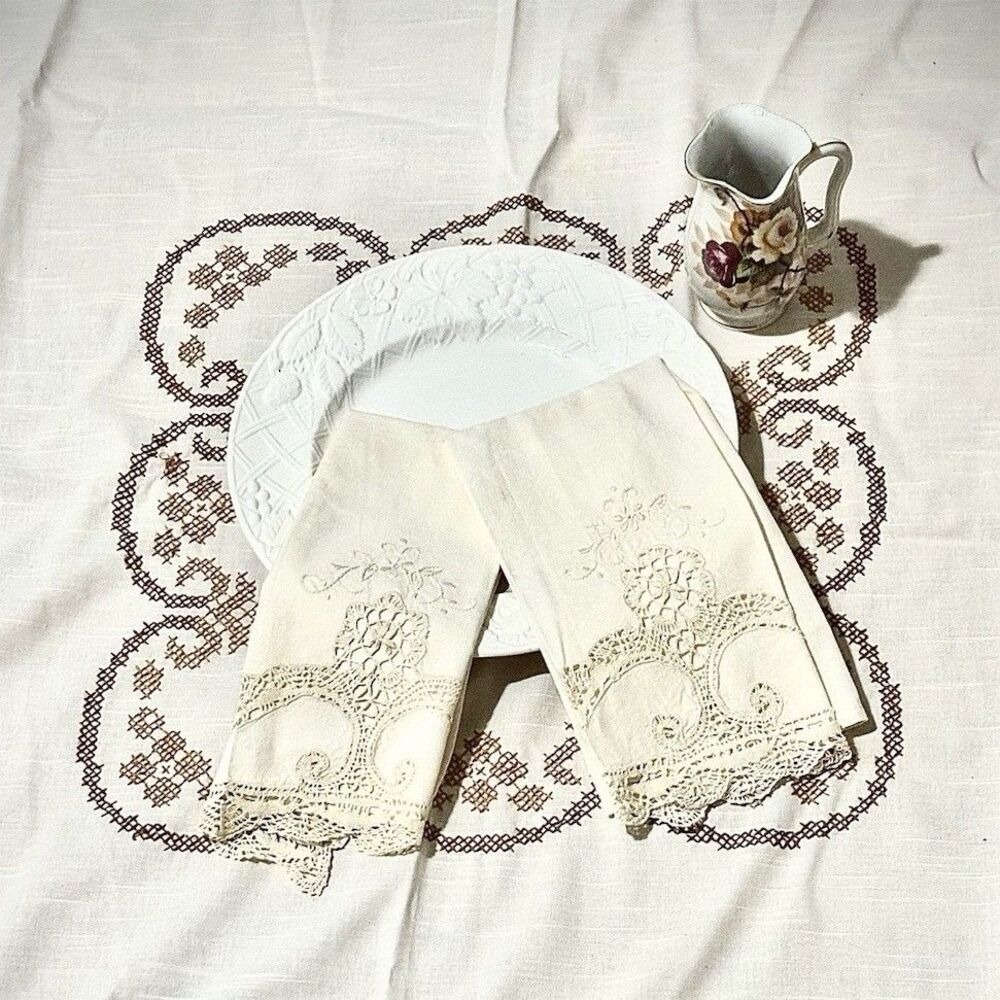 Vintage Linen Tablecloth 49x49 Cross Stitch w/ 2 Lace Napkins Cottage